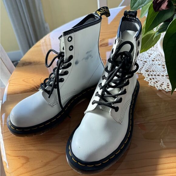 The iconic 1460 8-eye combat boot from Dr. Martens - Picture 9 of 9